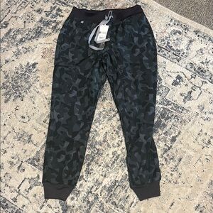 Figs black/grey camo joggers